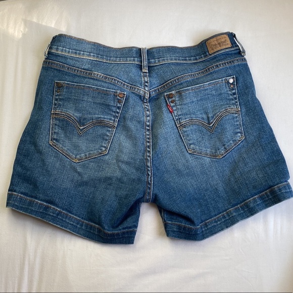 Vintage Levi shorts - Picture 2 of 2